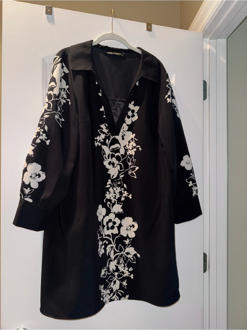 Zara Black and White Floral V-Neck Tunic Dress